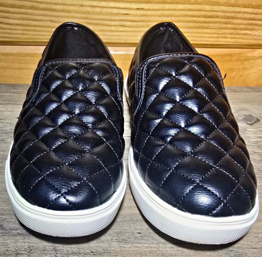 Time and Tru Womens Size 7W Memory Foam Quilted Slip-On Shoes Black/White
